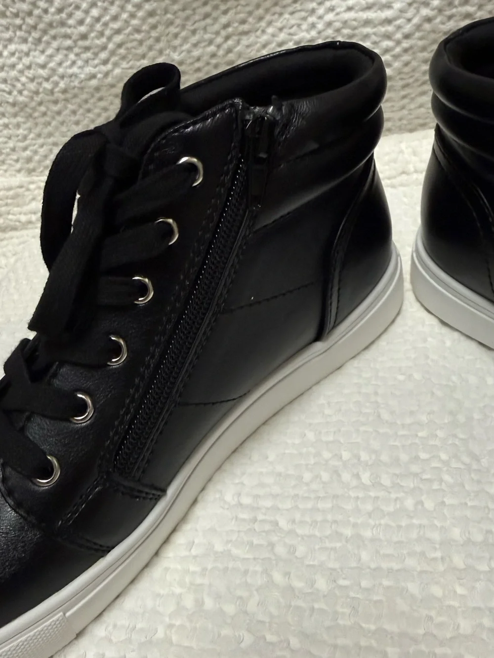 DV by Dolce Vita Black High-Top Sneakers | Side Zip | Size 9